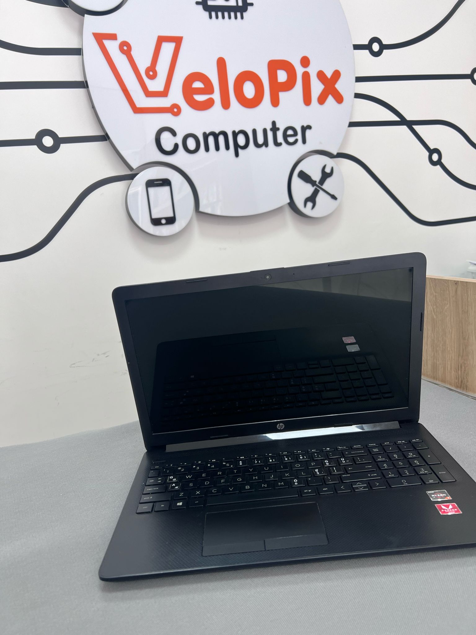 HP Ryzen 7 3700U işlemci 8GB RAM 120GB SSD (2. El Laptop)